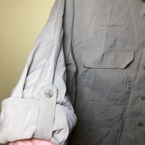 Max Studio Women's Tab Sleeve Button Front Blouse size XS - Picture 5 of 8